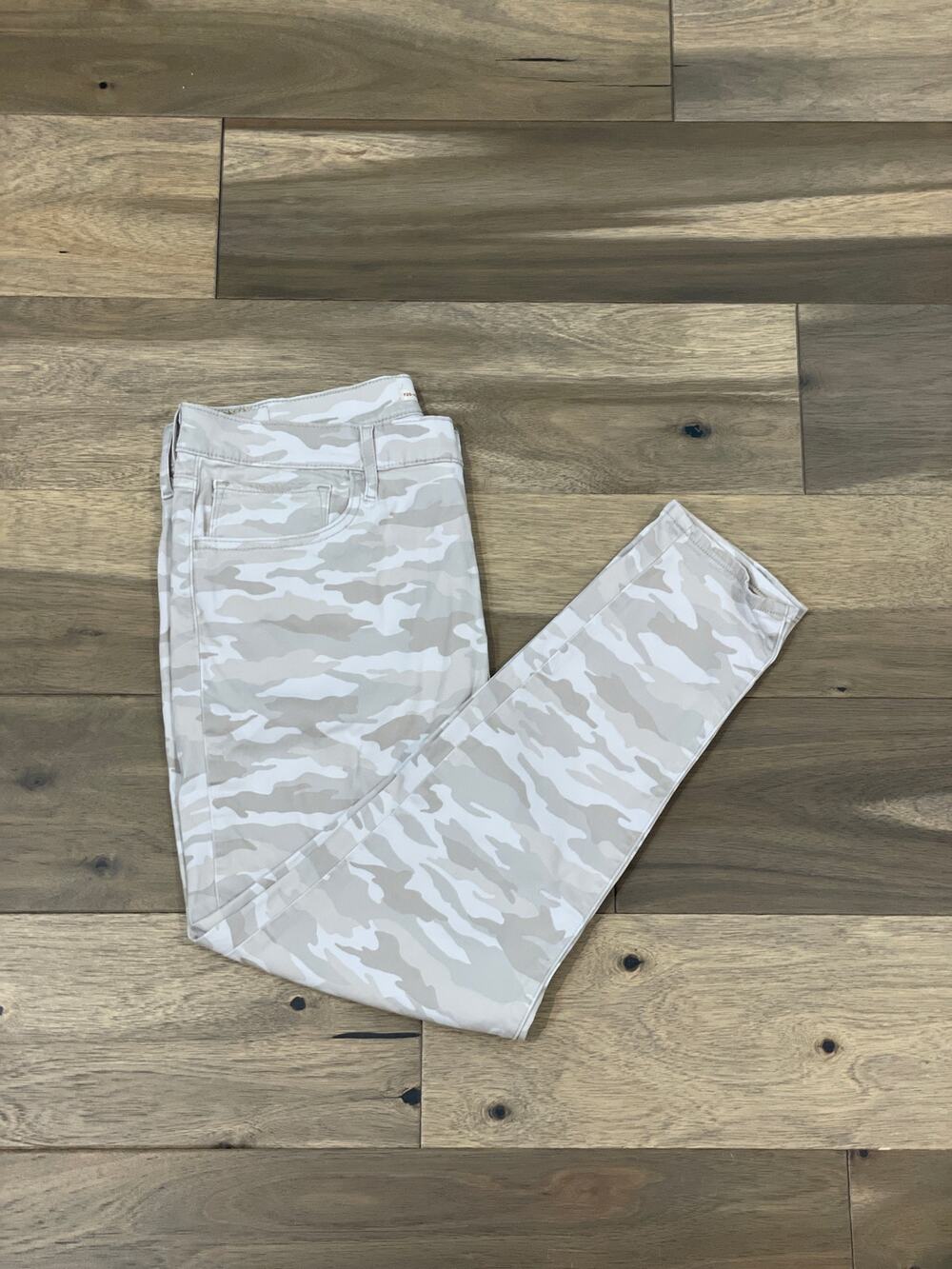 Levi’s 720 High Rise Super Skinny Crop Jeans Size 33 Light Camo